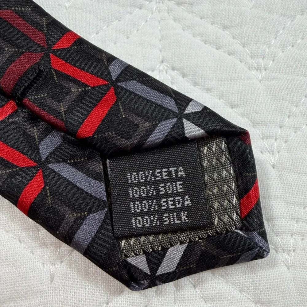Kilburne and Finch‎ Men's Geometric Pattern 100% Silk Necktie 59x3.5 Red Gray